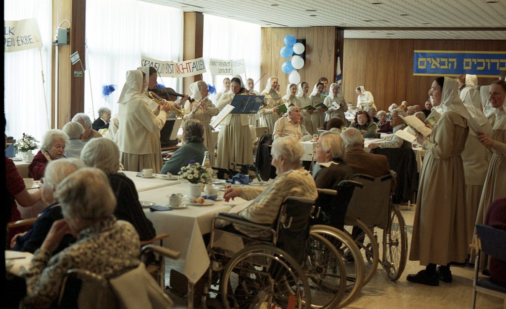 Besuch in einem jüdischen Altersheim Besuch in einem jüdischen Altersheim